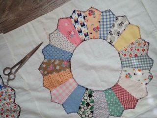 Charming Country Cottage VINTAGE 30s Dresden Plate QUILT TOP 93x68 10