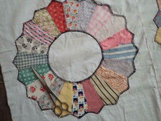 Charming Country Cottage VINTAGE 30s Dresden Plate QUILT TOP 93x68 11