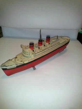 Tin Rms Queen Mary Wind Up Floating Toy With Key