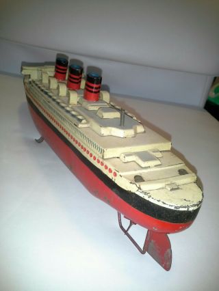 Tin RMS Queen Mary wind up floating toy with key 3