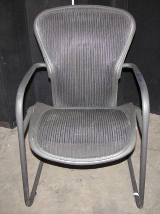^^ Herman Miller Black Medium Chair - Parts/repair (ar31)