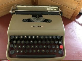 Vintage Olivetti Lettera 22 Portable Typewriter Made In Italy -