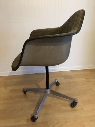 Charles Eames Herman Miller Rare girard Fabric On Griege fiberglass arm chair 4