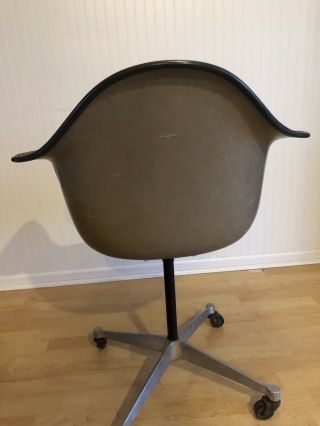 Charles Eames Herman Miller Rare girard Fabric On Griege fiberglass arm chair 6