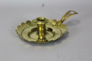 A EARLY 18TH C PERIOD DUTCH BRASS CHAMBERSTICK CANDLESTICK SCALLOPED PAN 2