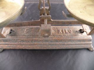 Antique cast iron candy or farm scale,  5 kilo,  complete,  heavy & ornate, 2