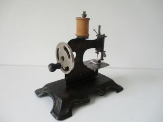 Antique German Trademark Toy child ' s sewing machine no.  41177 5