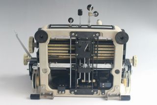 Very Rare Perfect Vintage Japanese TOSHIBA Typewriter 11
