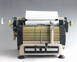 Very Rare Perfect Vintage Japanese TOSHIBA Typewriter 2