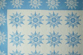 LARGE,  WELL QUILTED Vintage 40 ' s Blue & White Snowflake Applique Antique Quilt 2