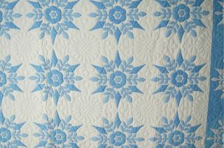 LARGE,  WELL QUILTED Vintage 40 ' s Blue & White Snowflake Applique Antique Quilt 3