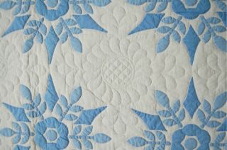 LARGE,  WELL QUILTED Vintage 40 ' s Blue & White Snowflake Applique Antique Quilt 4