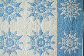 LARGE,  WELL QUILTED Vintage 40 ' s Blue & White Snowflake Applique Antique Quilt 5