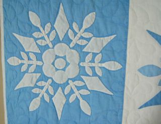 LARGE,  WELL QUILTED Vintage 40 ' s Blue & White Snowflake Applique Antique Quilt 6