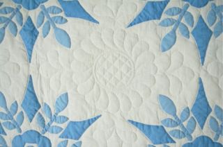 LARGE,  WELL QUILTED Vintage 40 ' s Blue & White Snowflake Applique Antique Quilt 7