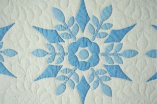 LARGE,  WELL QUILTED Vintage 40 ' s Blue & White Snowflake Applique Antique Quilt 8