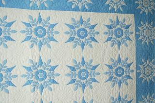 LARGE,  WELL QUILTED Vintage 40 ' s Blue & White Snowflake Applique Antique Quilt 9