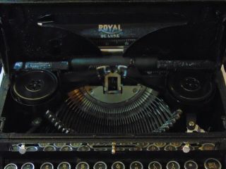 Vtg 1936 ROYAL DELUXE MODEL PORTABLE TYPEWRITER SERIAL NUMBER A518523 11