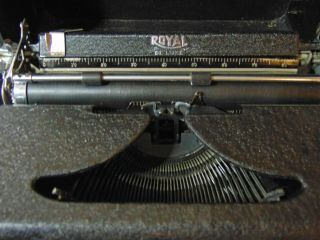 Vtg 1936 ROYAL DELUXE MODEL PORTABLE TYPEWRITER SERIAL NUMBER A518523 3