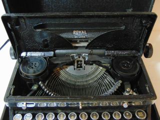 Vtg 1936 ROYAL DELUXE MODEL PORTABLE TYPEWRITER SERIAL NUMBER A518523 5