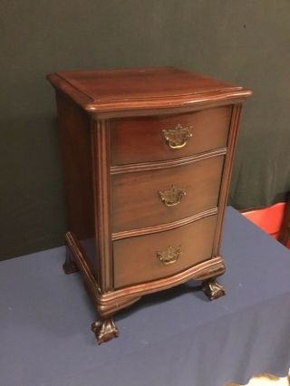 Lovely 1940’s Kling Mahogany Chippendale 3 - Drawer Nightstand Ns2