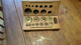 VINTAGE BRASS SCALE WEIGHTS IN WOODEN BOX 4