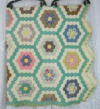 Antique 1920s Grandmothers Flower Garden Quilt Hand Stitched HoneyComb 70 