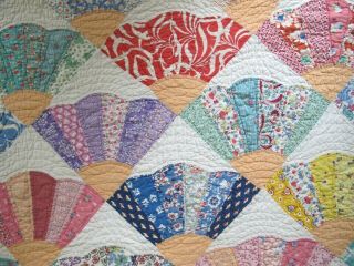 Feed Sack Hand Sewn GRANDMOTHER ' S FAN Quilt,  Many NOVELTY Prints,  Good 5