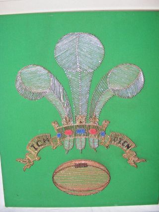 VINTAGE WIRE NAIL EMBROIDERY PICTURE WELSH RUGBY ICH DIEN PRINCE WALES FEATHERS 2