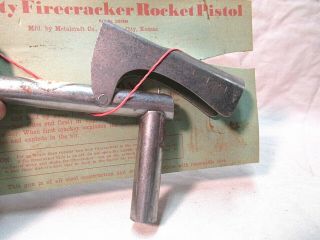 VINTAGE 1943 FIRECRACKER ROCKET PISTOL ON CARD JUNCTION CITY KS LABEL GUN 5