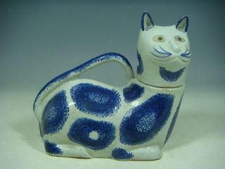 Chinese Blue And White Porcelain Cat Statue