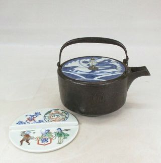 H129 Japanese Old Iron Sake Kettle With Old Chinese Porcelain Lid Of Kosometsuke