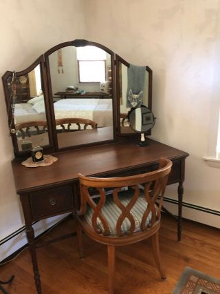 Antique Vanity Table With Detachable Mirror And Three Drawers.  Post 1900.