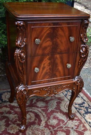 1910s Antique French carved Mahogany nightstands / bedsides tables 3