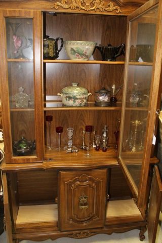 Bernhardt one pc french provincial china cabinet 6
