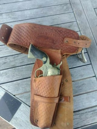 Vintage leather Wells Fargo 38 toy cap pistols W/ holster 3