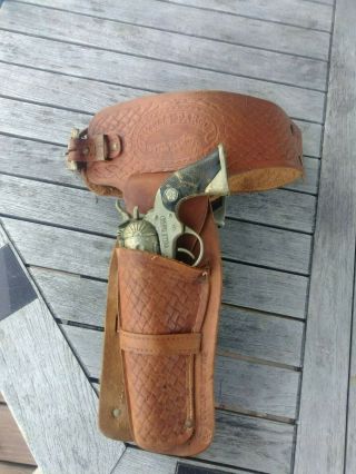 Vintage leather Wells Fargo 38 toy cap pistols W/ holster 4