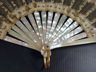 ELEGANT ANTIQUE 19 thC FRENCH HAND FAN LACE AND MOTHER OF PEARL by ERNEST KEES 3