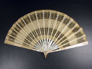ELEGANT ANTIQUE 19 thC FRENCH HAND FAN LACE AND MOTHER OF PEARL by ERNEST KEES 5