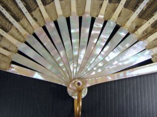 ELEGANT ANTIQUE 19 thC FRENCH HAND FAN LACE AND MOTHER OF PEARL by ERNEST KEES 6