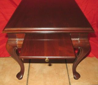 Gordon ' s Cherry Wood Queen Anne Style End Table With 2 Pull Out Tray 6