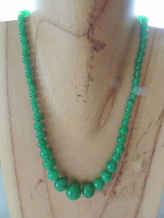 Chinese Apple Jade Necklace Vintage Graduated Beads