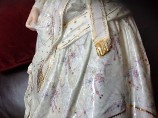 ANTIQUE FRENCH PORCELAIN FIGURE OF A WOMEN CIRCA 1860 WOW 4