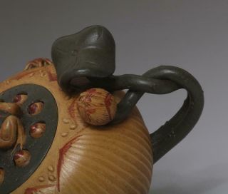 OLD CHINESE YIXING HANDMADE ZISHA PURPLE SAND TEAPOT JIANG RONG MARKED (423) 7