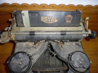 Antique DUSTY / DIRTY Royal Typewriter - Needs Serviced - 2