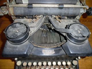 Antique DUSTY / DIRTY Royal Typewriter - Needs Serviced - 3