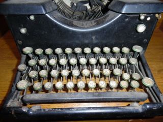 Antique DUSTY / DIRTY Royal Typewriter - Needs Serviced - 4