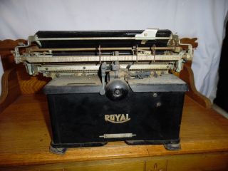Antique DUSTY / DIRTY Royal Typewriter - Needs Serviced - 6