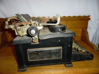 Antique DUSTY / DIRTY Royal Typewriter - Needs Serviced - 7