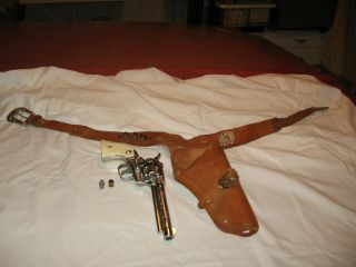 Toy Vintage Nichols Stallion 38 W/six 2 - Piece Bullets Rh Leather Holster Cap Gun